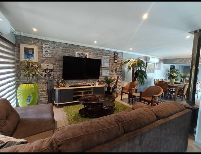 3 BEDROOM HOUSE FOR SALE IN VANDERBIJLPARK SW 2